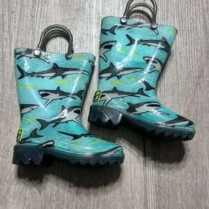 Kids Western Chiefs Tropic Shark Light Up Rain Boots 5- Teal